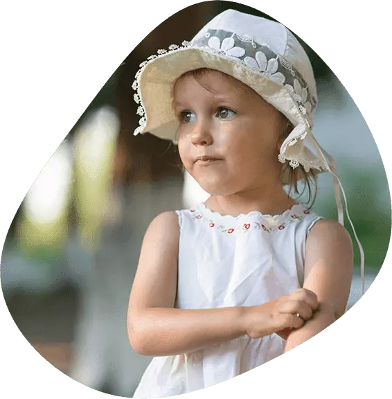 Дівчинка з хусткою